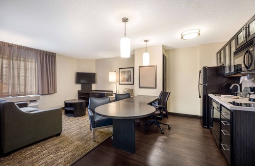 Gwinnett Place Hotel | Sonesta Simply Suites Atlanta Gwinnett Place