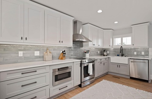 Caswell Beach House | Sound Waves: Stylish and Modern Coastal Home with Ocean Views