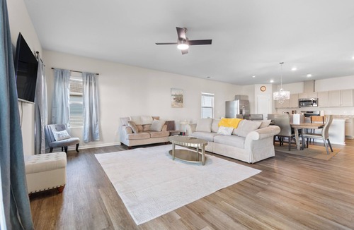Southport House | Southport Bliss: Beach Retreat!