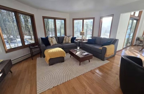 Poultney House | Spacious 4-bedroom lake/ski house in Poultney, VT.