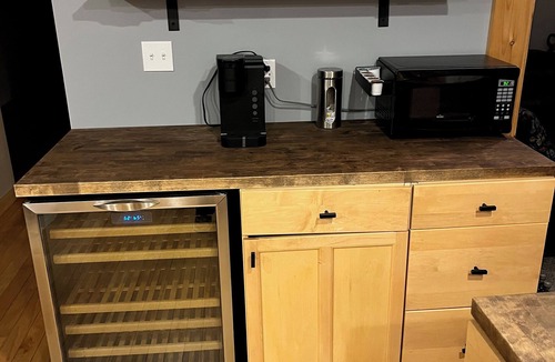 Carrabassett Valley House | Spacious 4-bedroom house w/Hot Tub near Sugarloaf with AC, WiFi, bonus room