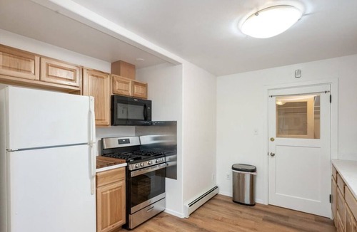 Downtown Anchorage House | Spacious 5-bedroom, 2 Level House in Downtown Anchorage, View of Park Strip