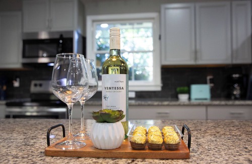 Tucker House | Spacious 5-bedroom House minutes from Downtown Tucker