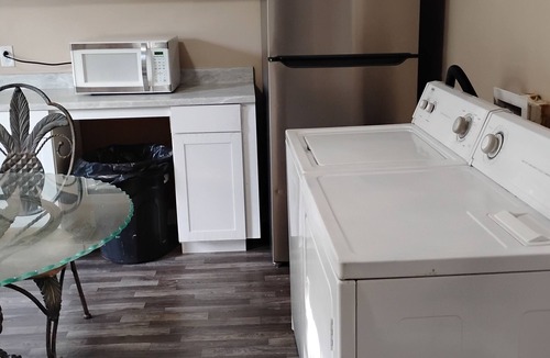 Fort Valley Apartment | Spacious 6-bedroom apartment with WiFi, AC in delightful Fort Valley