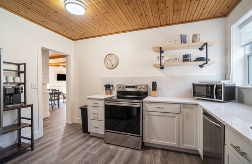 Douglas Apartment | Spacious downtown apartment with parking