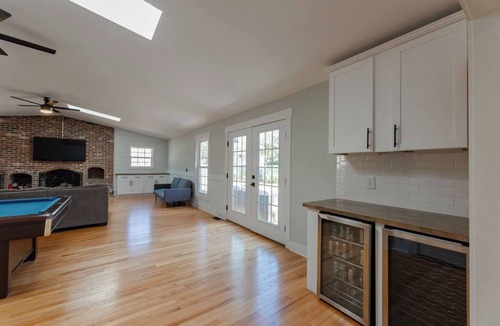 Green Meadow House | Spacious Home | Hot Tub | Centrally Located
