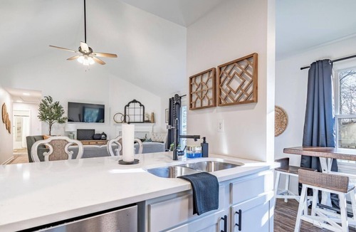 Woodstock House | Spacious Honeybee 3BR Home with Deck - Near Downtown!