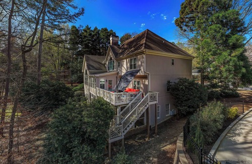 Alpharetta House | Spacious Luxury 5-bedroom Retreat in Alpharetta- Pool- Minutes to Avalon