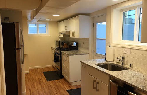 Bryant Apartment | Spacious & Modern 1 Bedroom Bryant Retreat Near UW