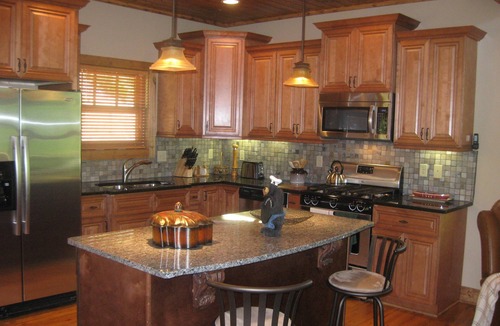 Apple Ridge Cabin | 🍁Spacious Pvt 3-Level 2-Deck Lodge🍁2Grt Rm/3K/2T/3Bunk🍁Fireplace🍁Foosball🍁