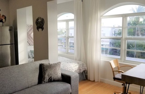 South Beach Condo | SPACIOUS SOBE CORNER ONE BEDROOM-EXCELLENT LOCATION