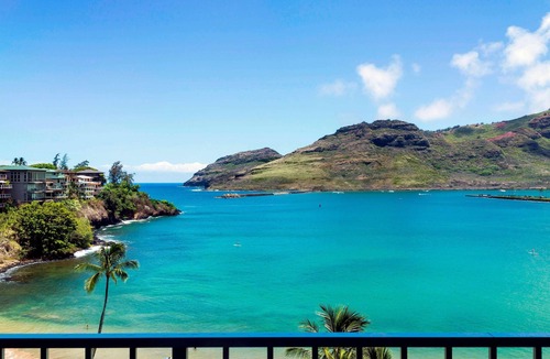 Nawiliwili Hotel | Spacious Suite w/Private Lanai | Beachfront Retreat w/Airport Shuttle