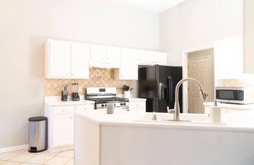 Lawrenceville House | Spacious Vaulted 4BR Family Home Near Mall of GA, Sleeps 12