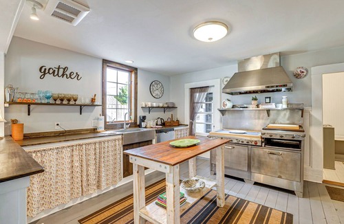 Manistee Cottage | Spacious Vintage Gem w/Sunroom in Manistee!