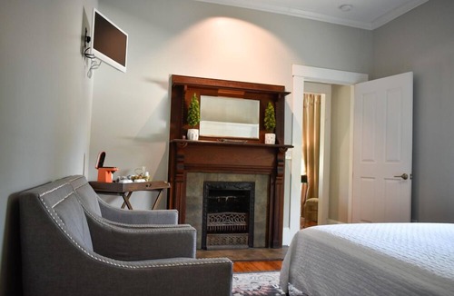 Monroe House | Sparrow Grove Manor