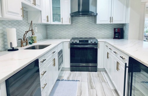 Belle Vista Condo | SPECIAL PRICING OCTOBER THRU NOVEMBER Bayfront Beauty Condo Across From Beach