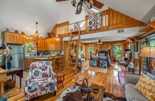 Mentone Cabin | Spectacular Mountain Top cabin Amazing Views Large Balcony With Low Rates