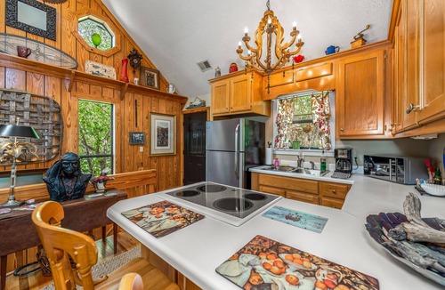 Mentone Cabin | Spectacular Mountain Top cabin Amazing Views Large Balcony With Low Rates