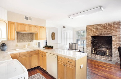 Historic District - North House | Sprawling Downtown Estate with Courtyard & Private Parking by Lucky Savannah