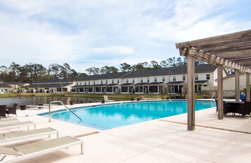 Epworth Acres House | Stellar townhome near everything fun on SSI!