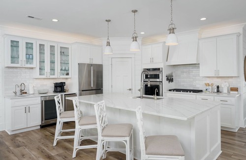 South Beach House | Steps to the Beach: 6BR Gem/Ocean Views/BHI + Shoals Club/2 Carts