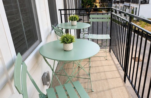 Chosewood Park House | Steps to the Beltline & Zoo! Elegant 3x3 designer retreat with resort pool