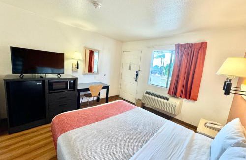 Bellflower Hotel | Studio 6 Bellflower CA Los Angeles