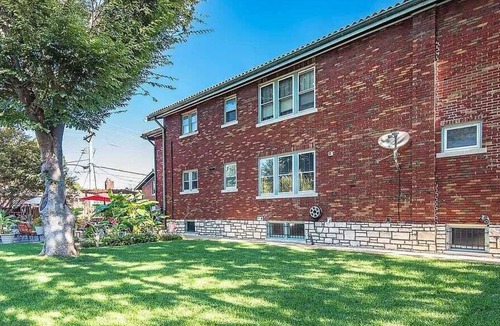 St. Louis Apartment | Studio apartment in soothing St. Louis with AC and comfort
