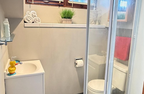 St. Louis Apartment | Studio apartment in soothing St. Louis with AC and comfort
