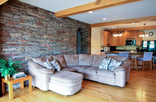 Town of Jerusalem House | Stunning, Fully-Loaded Home with Pool Table, and Dock