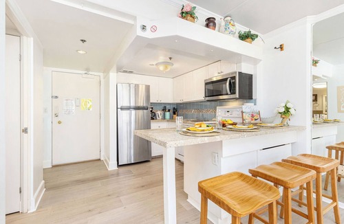 Waikiki Condo | Stunning Ocean & Fireworks Lagoon View From Condo at Ilikai w/Full Kitchen