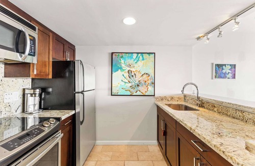 Waikiki Apartment | Stunning Ocean View | Free Parking