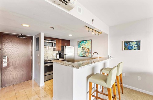 Waikiki Apartment | Stunning Ocean View | Free Parking