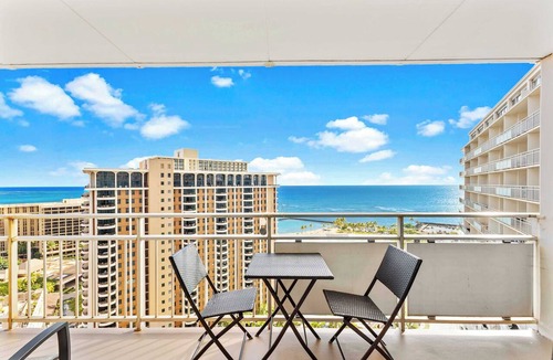 Waikiki Apartment | Stunning Ocean View | Free Parking