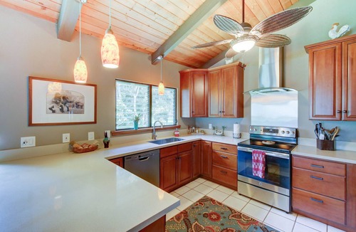 Princeville House | Stunning Princeville 3BR/3BA Home on Golf Course-Views, screened in Lanai🌴