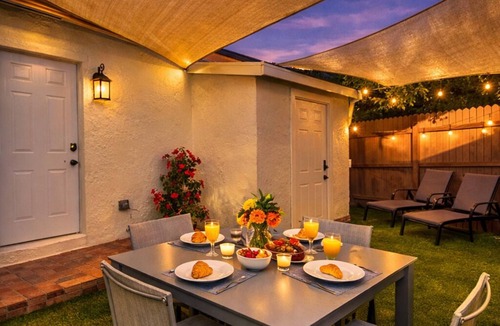 Southwest House | Stylish luxury home near DT & airport