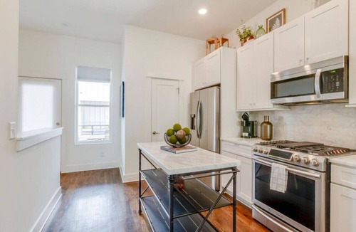 Hillsboro West End House | Stylish Rooftop Haven | Sleeps 12 Comfortably