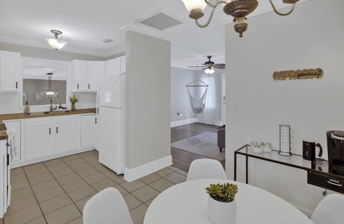 St. Marys House | Stylish, Spacious 3 Bedroom Home - FREE BIKES-