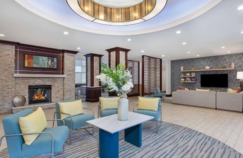 Sandy Springs Hotel | Stylish Suite | 1 King Bed | Near Perimeter Center Atlanta