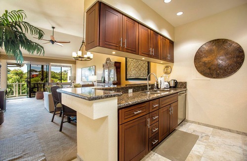 Wailea Condo | Summer Deal Wailea Condo with Pool Jacuzzi and Walk to Beaches