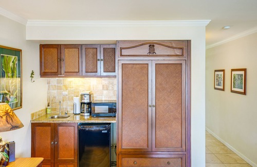 Wailua Apartment | Summer Specials at Islander on the Beach Top Floor Corner Studio with AC