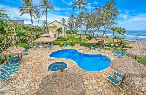 Wailua Apartment | Summer Specials at Islander on the Beach Top Floor Corner Studio with AC