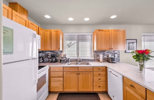 Pacific Beach House | Sunkissed 3BR | Oceanview Beach Home