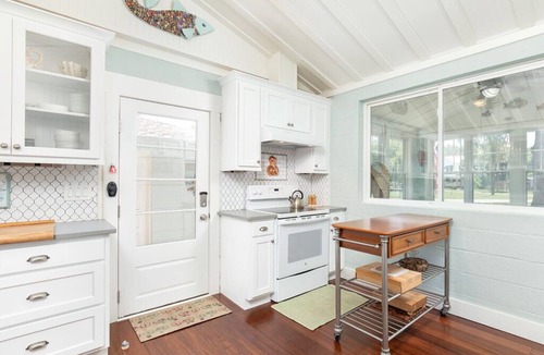 Savannah Beach House | Sunny Daze | Large Patio + Fire Pit!
