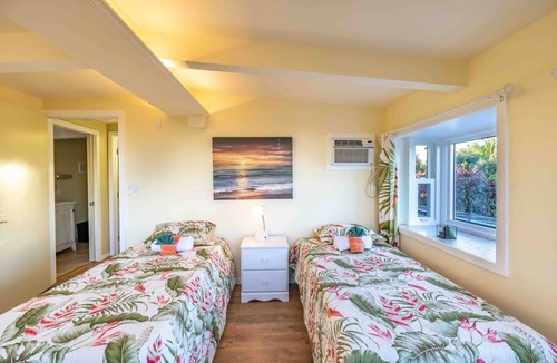 Haiku Resort | Sunrise Room Farm Stay in Haiku on Road to Hana