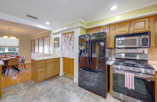 Orange Park House | Sunroom & Spacious Yard! Family Gem in Orange Park