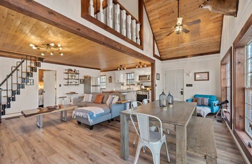 Eatonton House | Sunset Escape, Waterfront, Sleeps 6, Fishing, 2 Kayaks, Games, + Firepit!