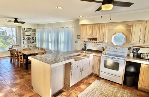Broadkill Beach House | 🏖Sunset Gem, Waterfront Creek/Dock 🚣‍♀️ Beach Across Street 🦴Pet Friendly