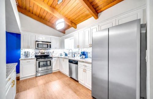 Delray Beach House | Sunset Haven with Saltwater Pool & mins to beach