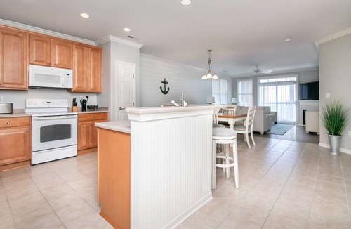 Sunset Island Condo | Sunset Island 6 Hidden Cove Way, Unit 4A, Luxurious 3BR condo! Free WIFI!